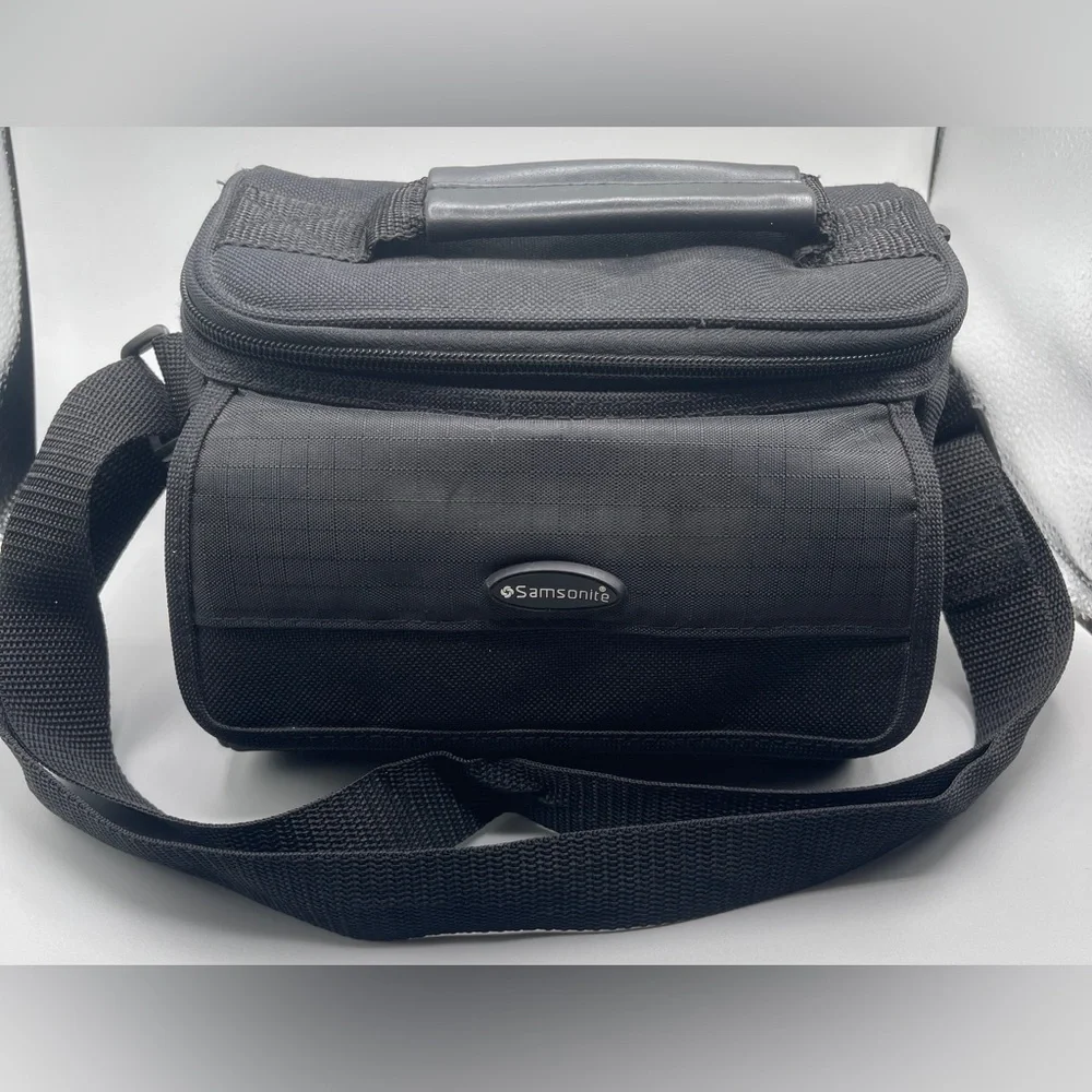 Samsonite Photo/Video Camera Bag with Adjustable Shoulder Strap